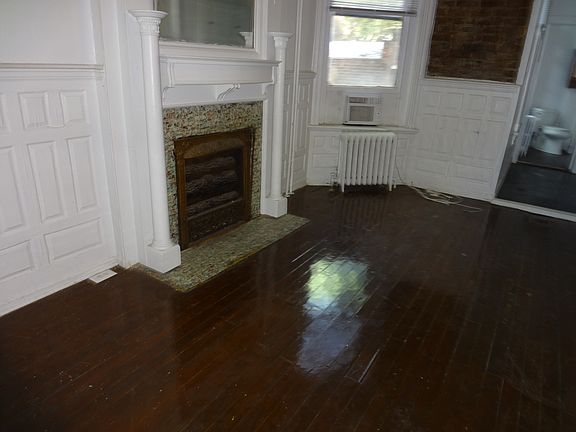 Living Room/ Bedroom