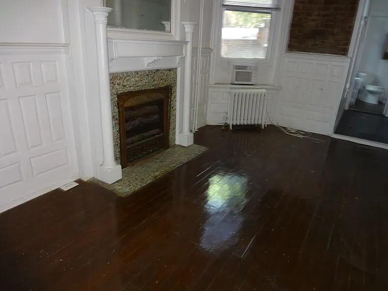 Living Room/ Bedroom