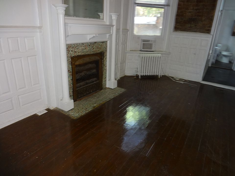 Living Room/ Bedroom