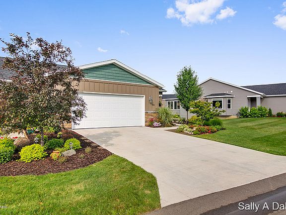 3rd image of 105 Brewer Park Cir