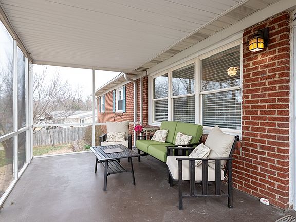 3rd image of 2707 Donna Hill Dr