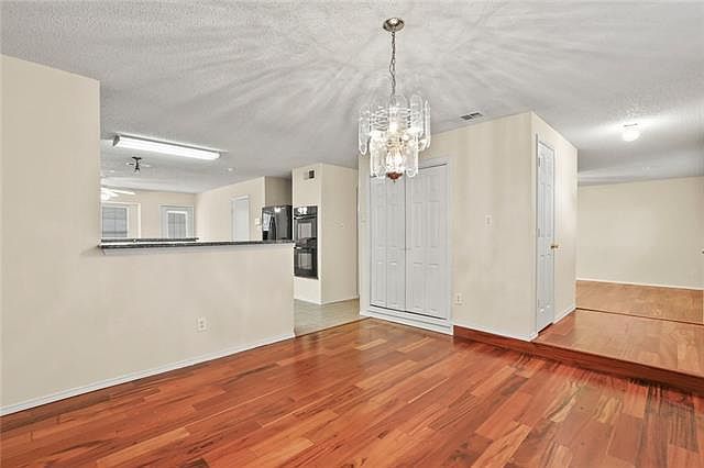 1st image of 913 Fenimore Dr