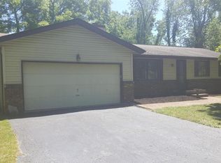 135 Woodside Dr, Pataskala, OH 43062