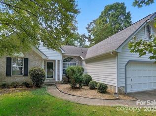 8213 Martindale Ln, Charlotte, NC 28216