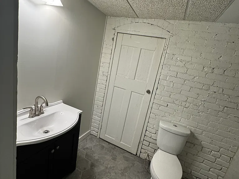 913 Forest Ave — Photo 32