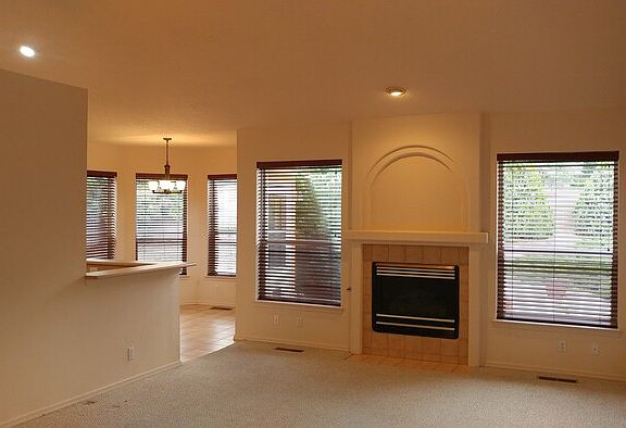 3rd image of 1523 Canyon Hills Dr NE