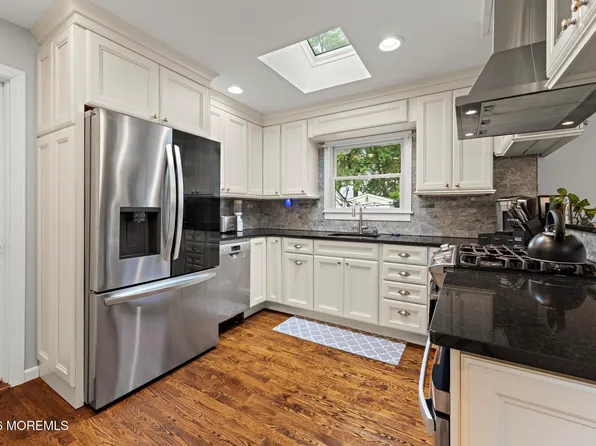 208 Martin Place, Middletown, NJ 07748