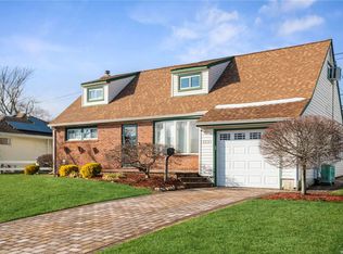 3221 Harvest Rd, Wantagh, NY 11793