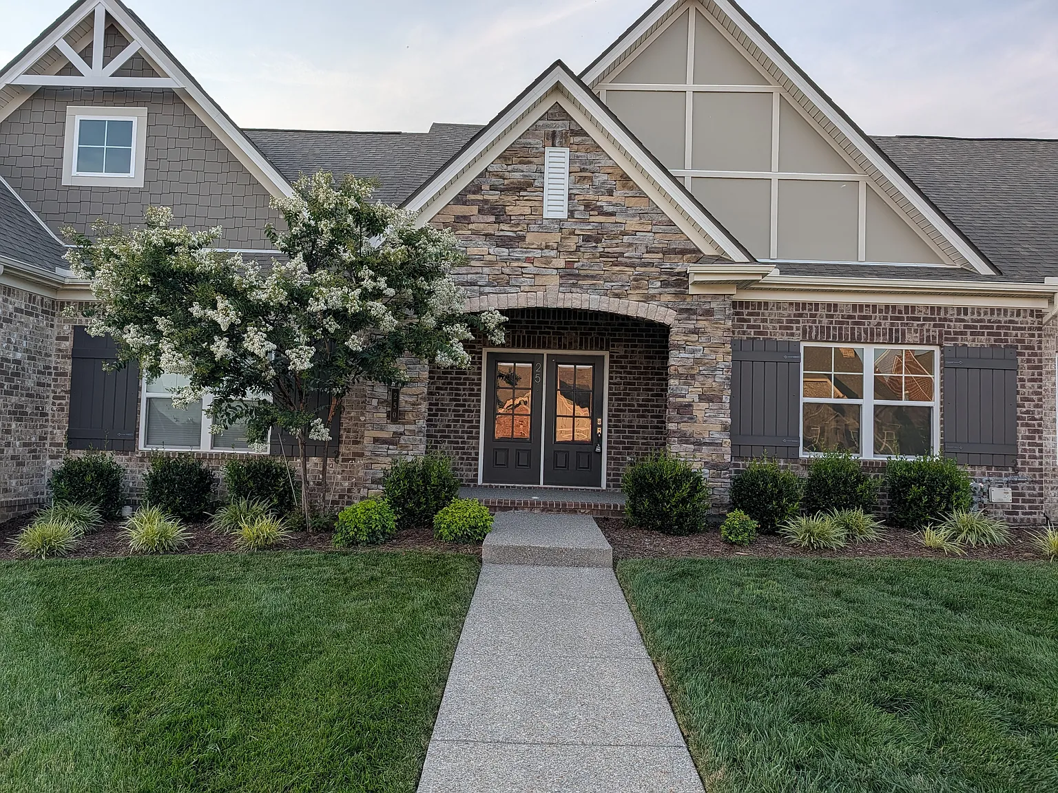 3 bed, 2102 sqft, $2,300 — Photo 2