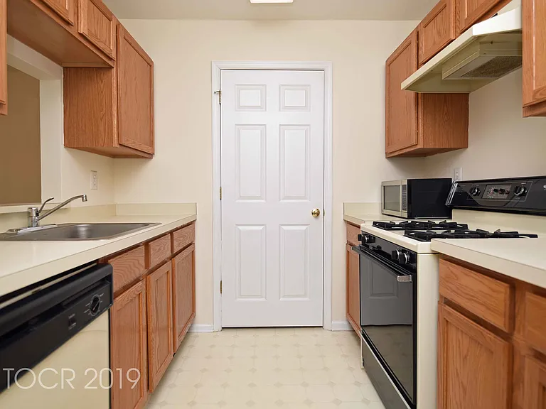 1094 Coventry Way — Photo 4