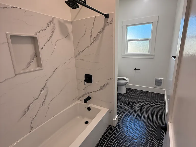878 E 28th St #9 — Photo 10
