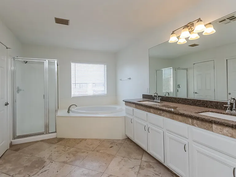 7233 S 40th Ave — Photo 10