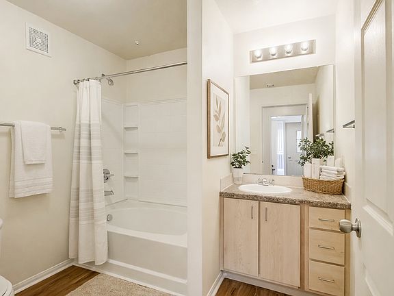 4th image of 700 E Rodeo Rd APT 118