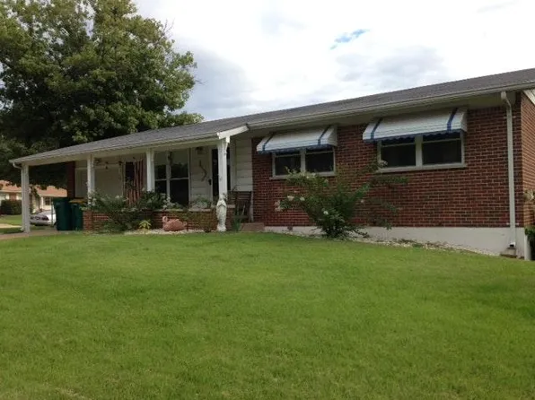 301 Rockview Dr, Saint Louis, MO 63129