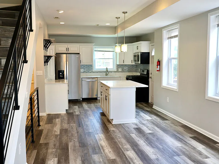 715 Somerset Pl NW — Photo 9