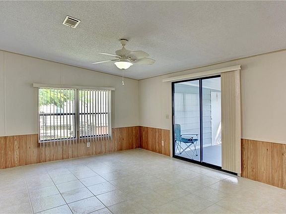 5th image of 710 Oleander Cir