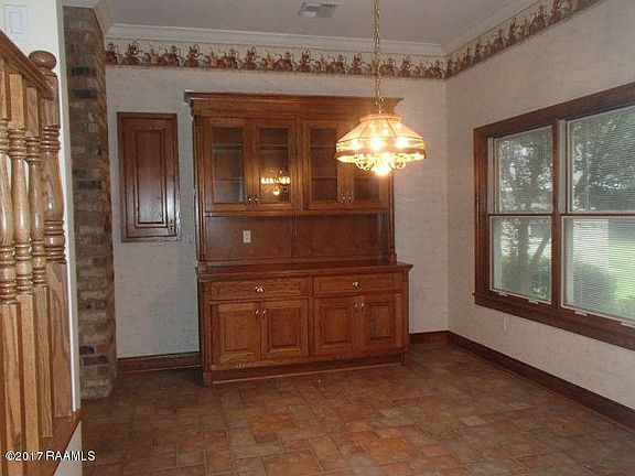 4th image of 353 Carmen Dr
