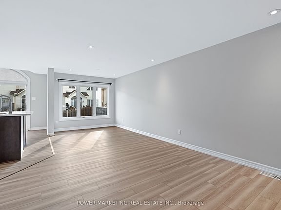 4th image of 245 Silvermoon Cres