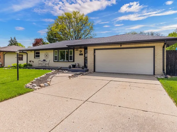 4615 Newcastle Rd, Rockford, IL 61108
