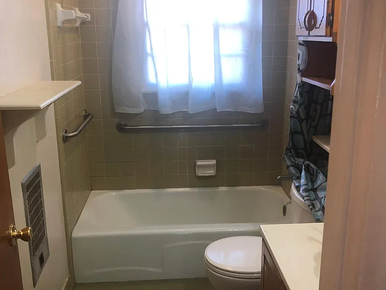 127 Mary Dr — Photo 5