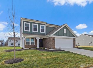 290 Quail Hollow Dr, Brookville, OH 45309