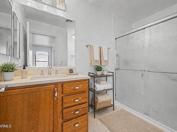 5th image of 646 W JAHNS Court