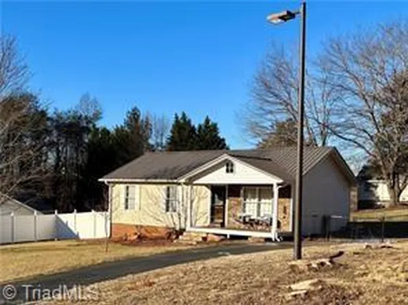 144 Strawberry Ln, Mount Airy, NC 27030