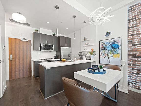 5th image of 70 W 1st Ave