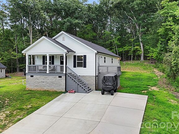 2nd image of 542 Oak Rd