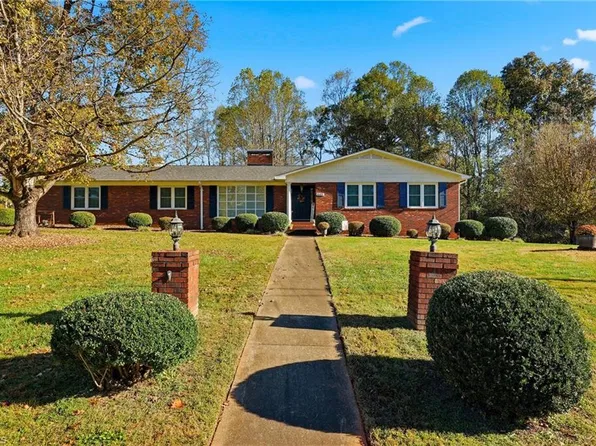 645 Ridgecrest St, Millers Creek, NC 28697