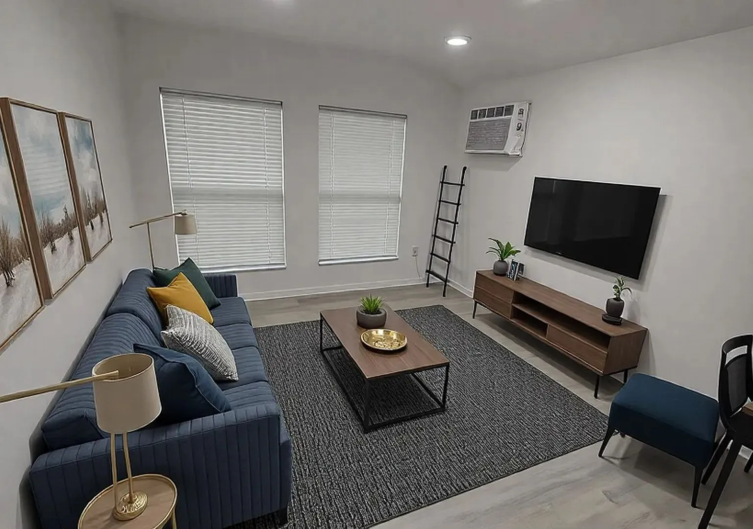 2105 Walnut st — Photo 1