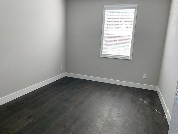 1st floor: 1 bedroom/1 full bath