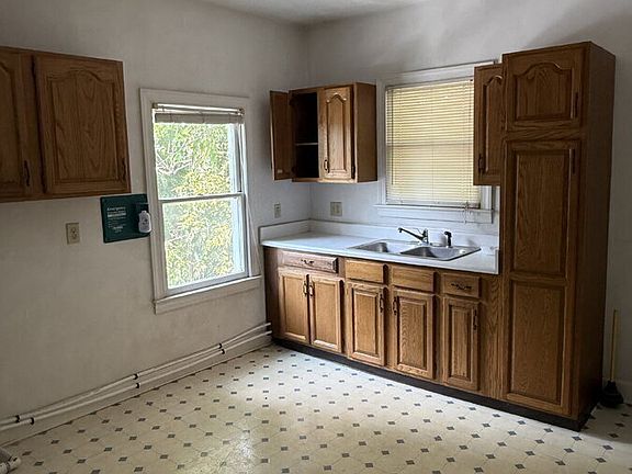 5th image of 424 Elm Ave SW