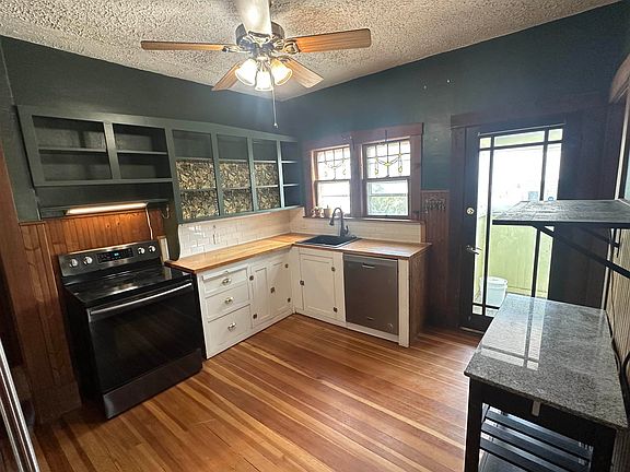 3rd image of 622 W 26th St