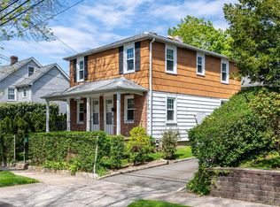 11 3rd St #B, Manhasset, NY 11030