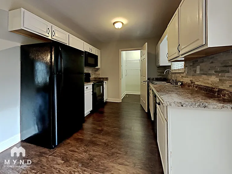 722 Deans Ferry Rd — Photo 3