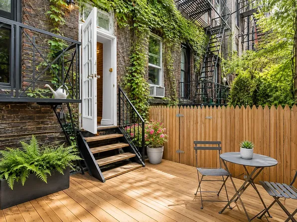 246 Mott St, New York, NY