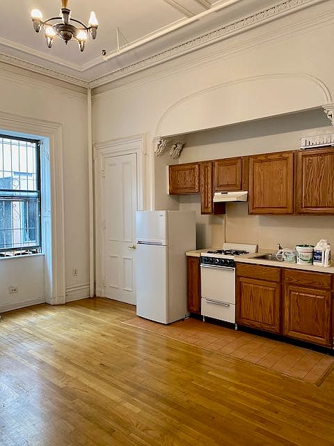 2nd image of 251 E 31st St APT 5