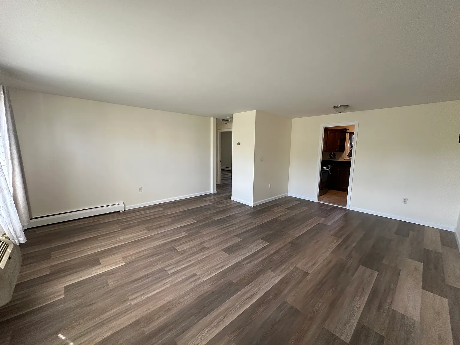 2 bed, 928 sqft, $1,900 — Photo 2