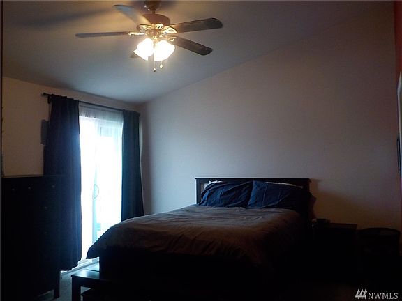 4th image of 1227 203rd Street Ct E