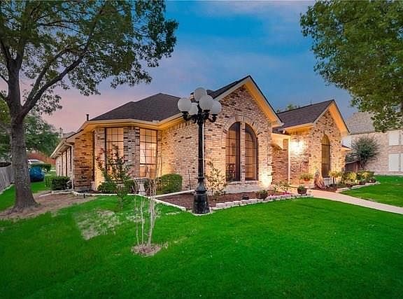3rd image of 1755 Plummer Dr