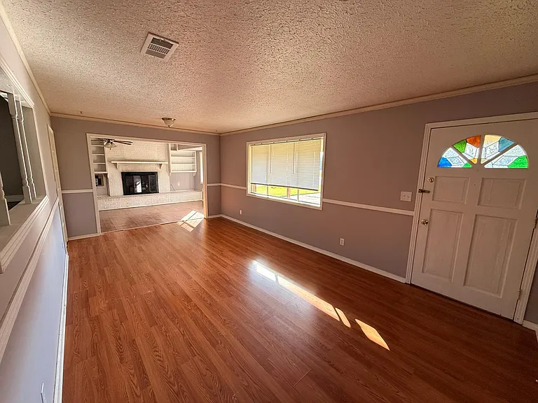208 Hospital Dr — Photo 3
