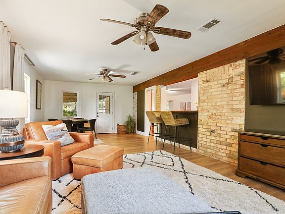 Entertainment living space