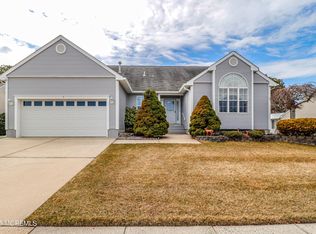 11 Oakengates Dr, Toms River, NJ