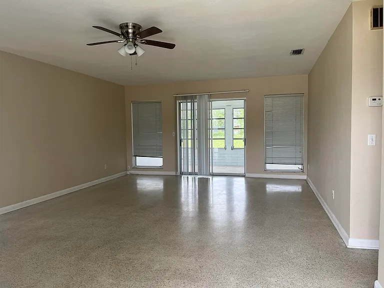 213 NE Prima Vista Blvd — Photo 2