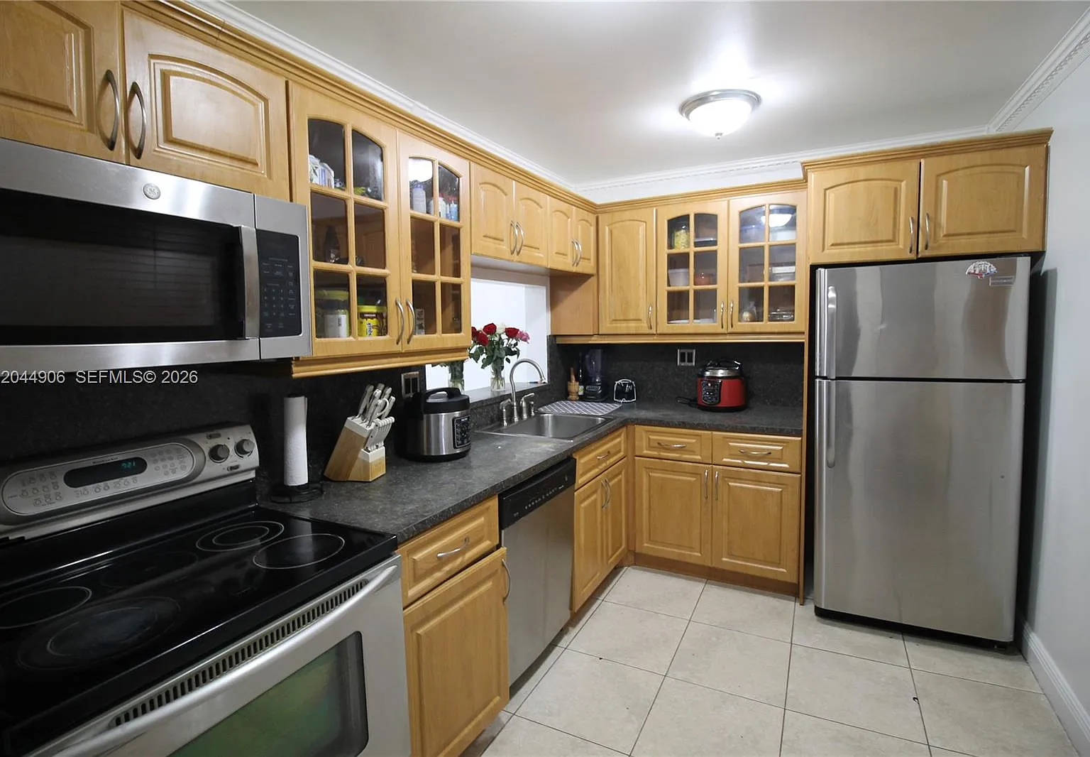 2 bed, 985 sqft, $2,450 — Photo 3