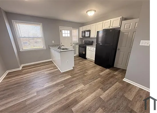 733 Corby Rd — Photo 3