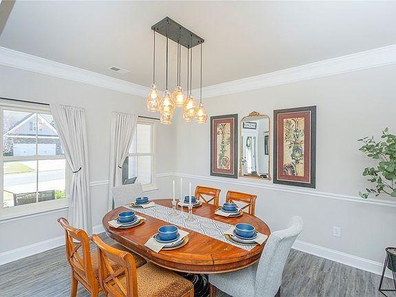 5th image of 203 Graceview W