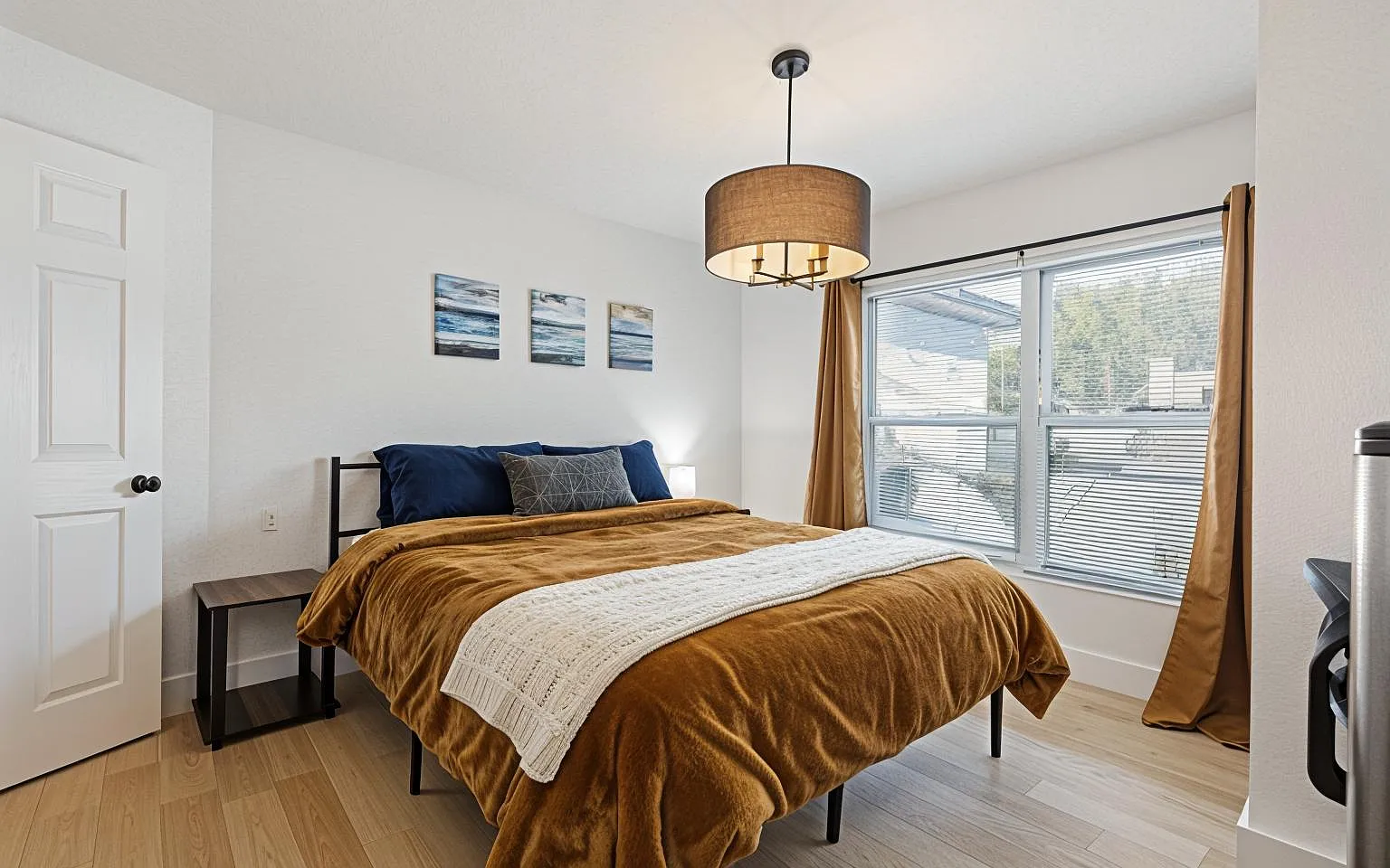 4 bed, 10.0 bath, 2897 sqft, $1,048 — Photo 1