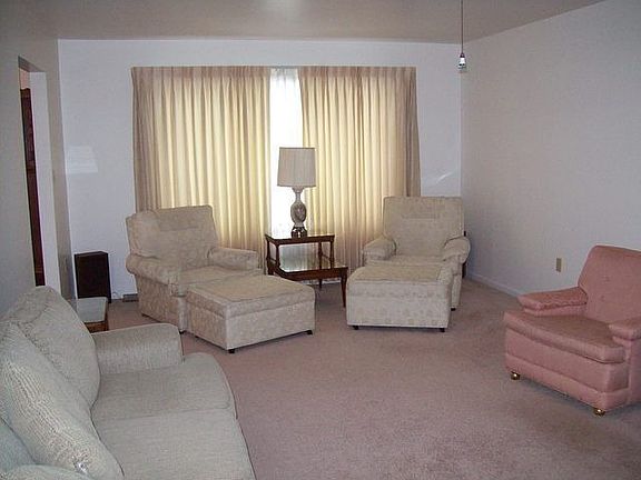 4th image of 6131 Freeport Dr